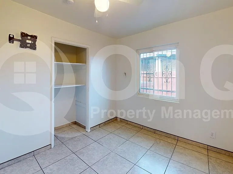1132 W Knox Pl — Photo 10