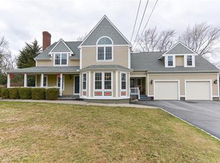 107 Woodlawn Ave, Bristol, RI 02809