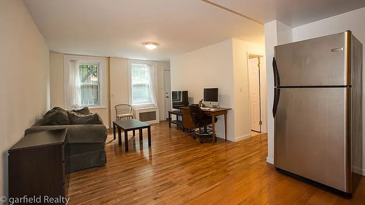 Rented by Garfield Realty  | media 18