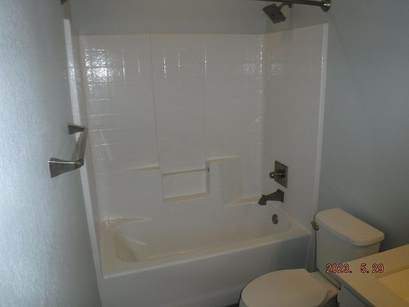 5th image of 825 Lower Lake Ct