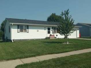 1227 Pasque Cir, Yankton, SD 57078