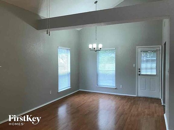 3rd image of 1351 Lincolnshire Way