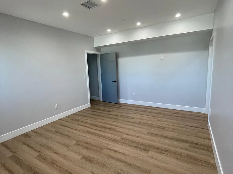 6345 Farmdale Ave #1/2 — Photo 24