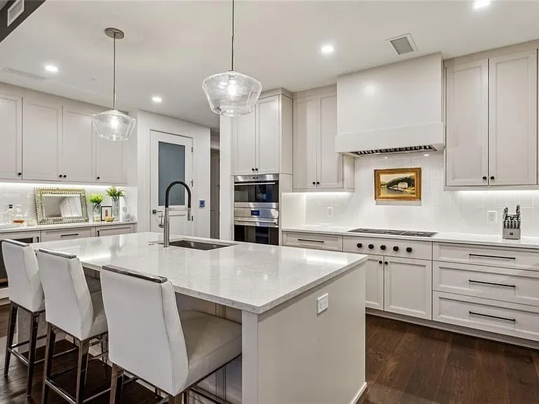 2520 Peachtree Rd #602 — Photo 7