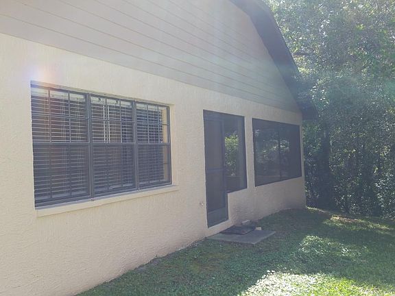 Right side view with screen patio