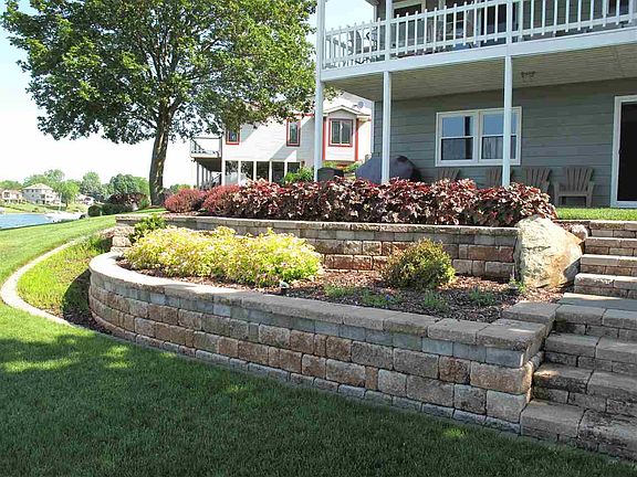 4th image of 211 Bedford Dr