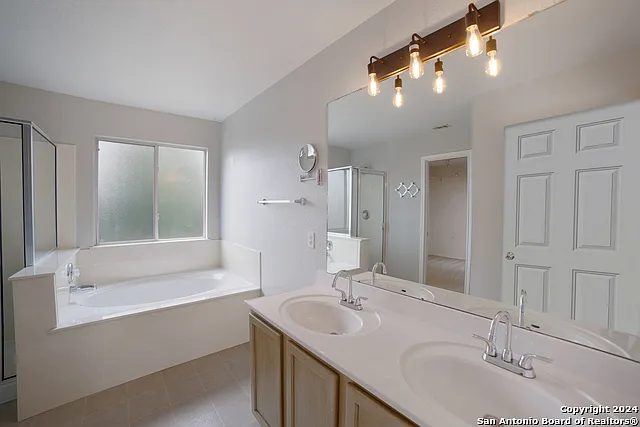 16526 Amberly Ct — Photo 14