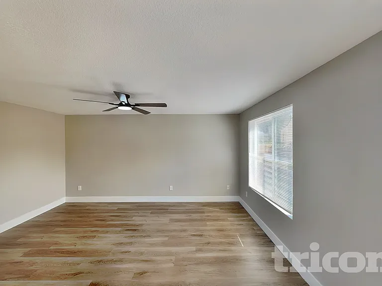 8617 NE 25th Cir — Photo 2