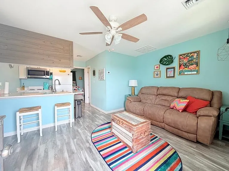 1809 Hillcrest Dr #107 — Photo 3