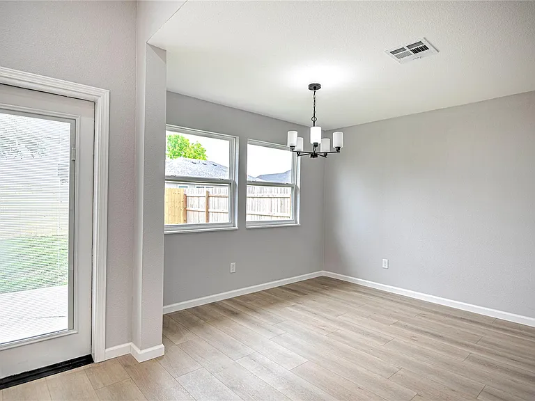 7720 Honeysuckle — Photo 12