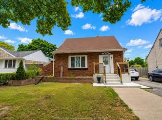 1081 Rankin Ave, Windsor, ON N9B2S2