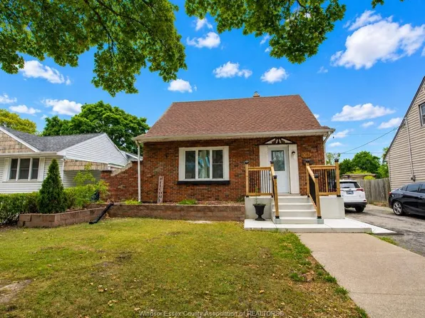 1081 Rankin Ave, Windsor, ON N9B 2S2