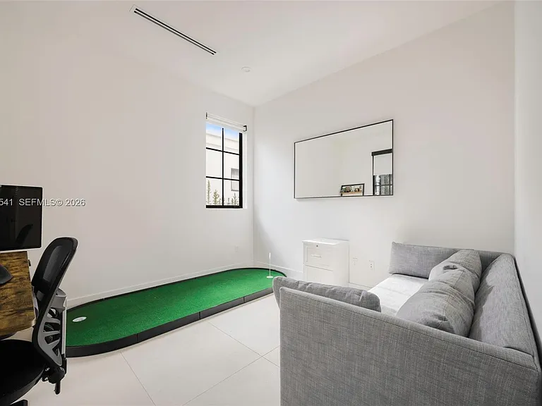 885 NE 76th St — Photo 20