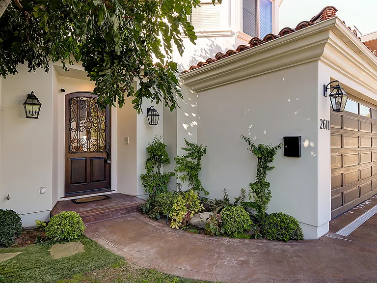 2611 Palm Ave — Photo 3