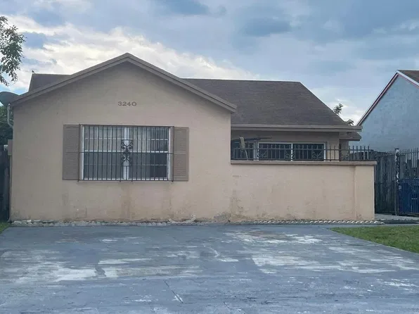 3240 NW 203rd Ln, Miami Gardens, FL 33056