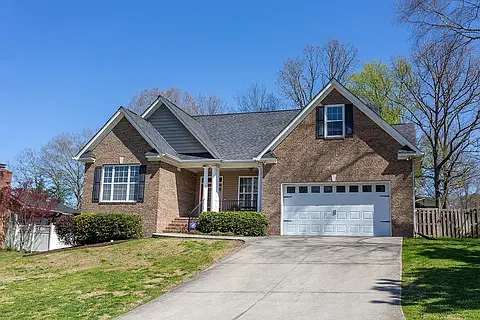 7028 Pauline Cir