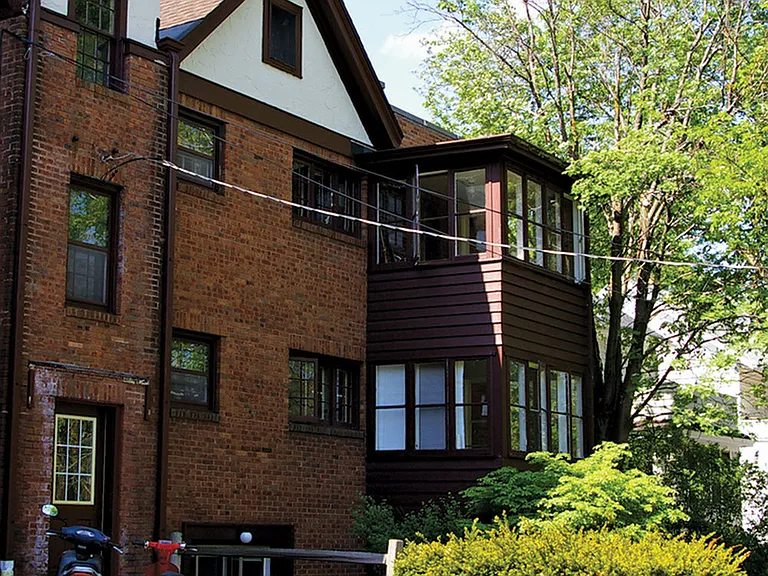 2530 Kendall Ave — Photo 4