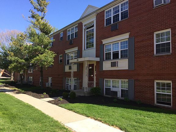 3rd image of 521 Harley Dr APT 10