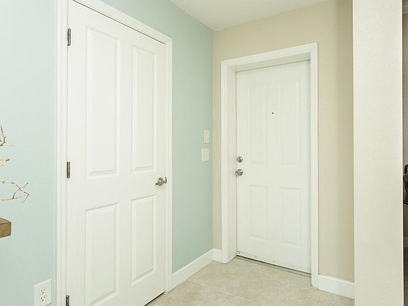 Bright, Inviting Foyer