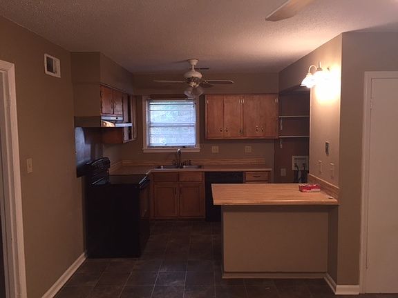 5th image of 1800 Conerly Dr