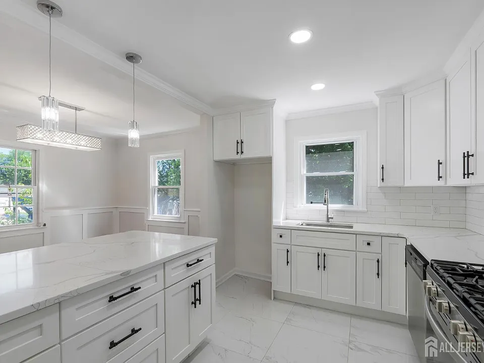 33 Larchmont Rd