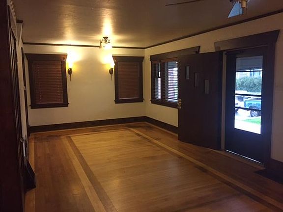 Living room unfurnished