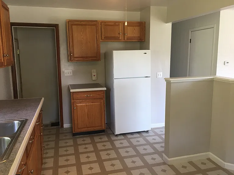 327 Jackson Ave — Photo 6