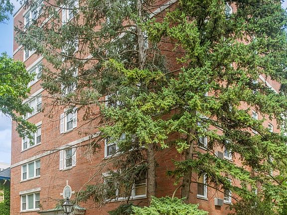2nd image of 1101 Grove St APT 4A