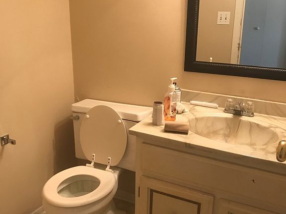 3rd image of 5931 N Old Orchard Dr