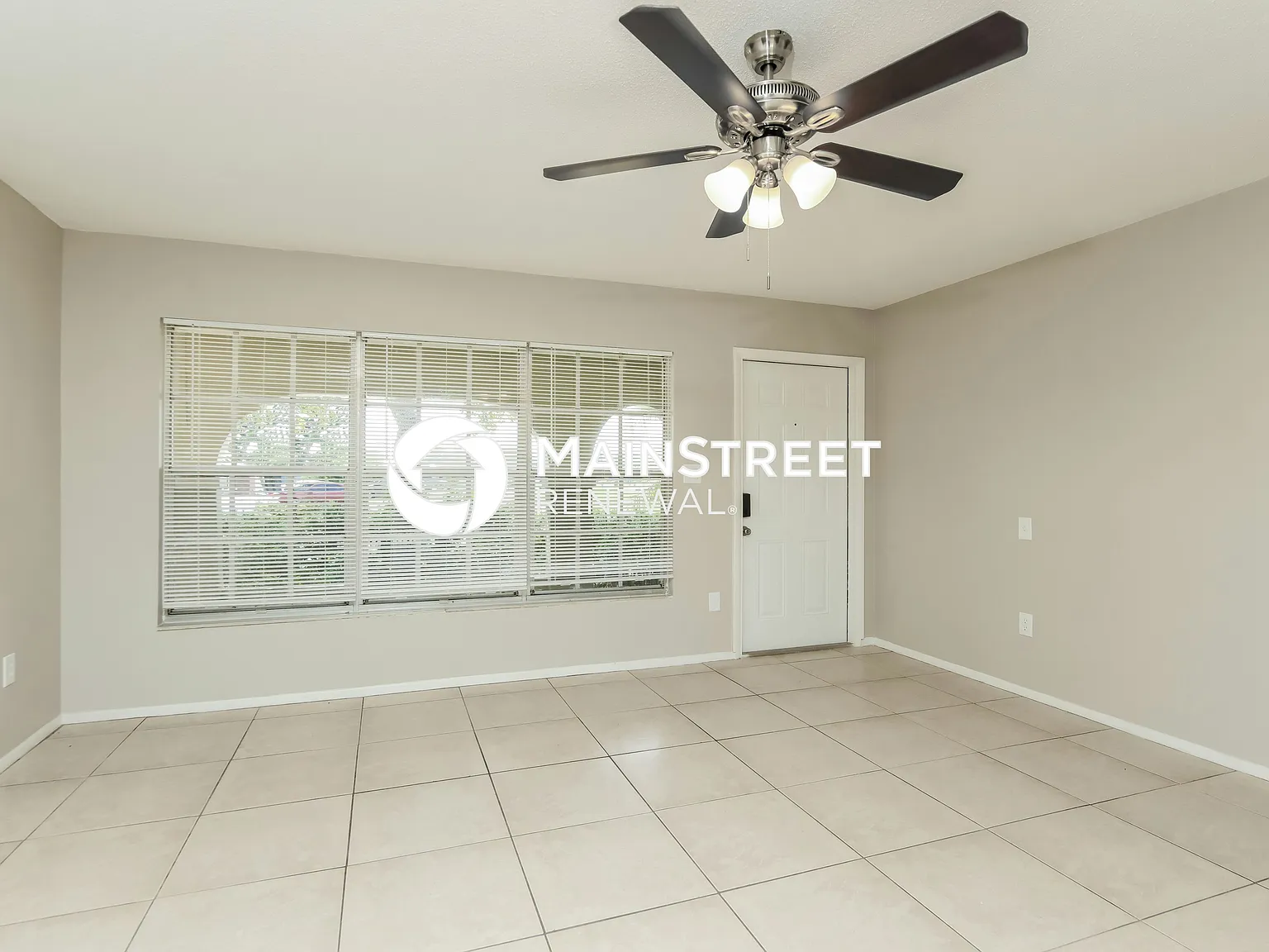 839 Onyx Dr N E — Photo 3