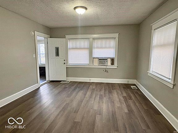 4th image of 513 E Centennial Ave