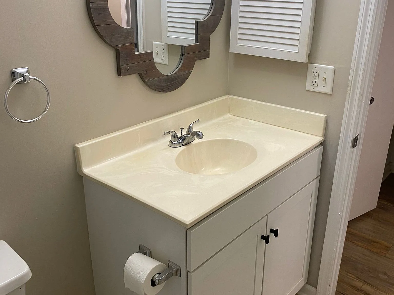 2 bed, 1000 sqft, $1,900 — Photo 4