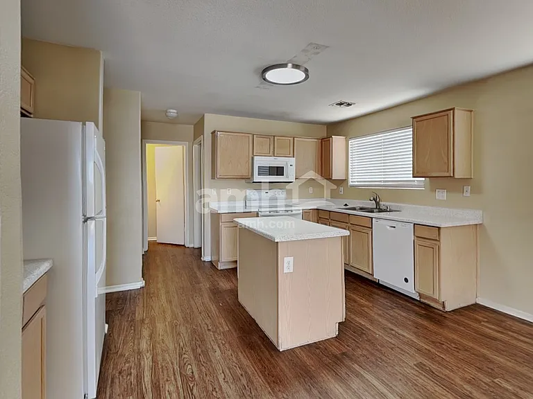7926 N 54th Dr — Photo 3