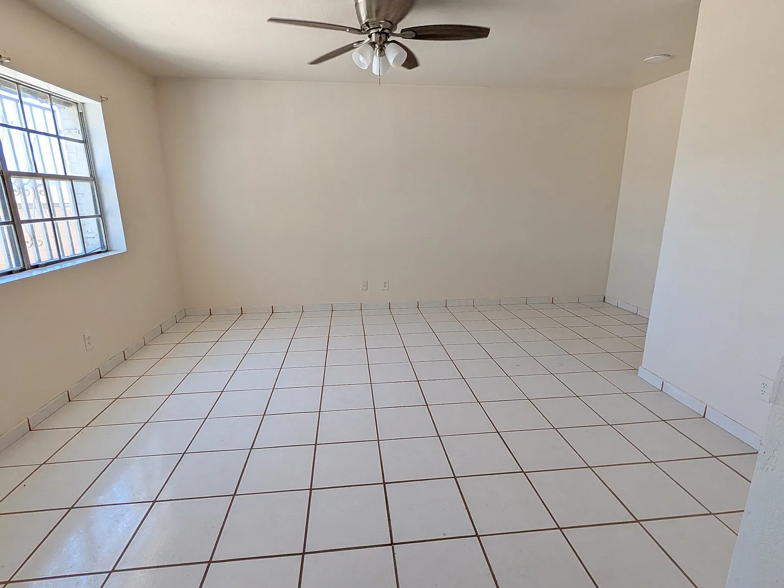 3 bed, 1050 sqft, $1,395 — Photo 3