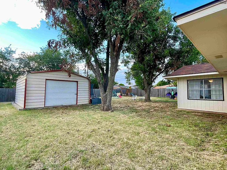 4608 Priscilla Ln — Photo 23