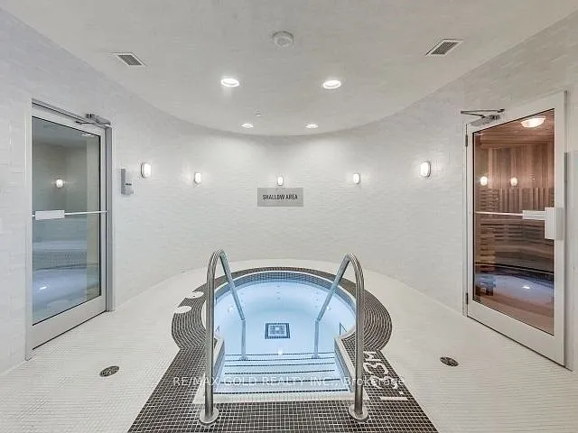 12 York St #2606 — Photo 38