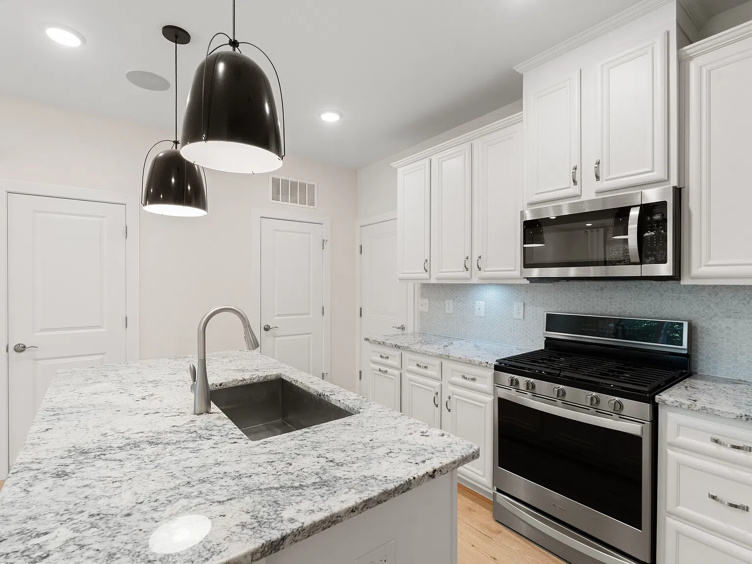 3 bed, 2.5 bath, 1486 sqft, $3,400 — Photo 3