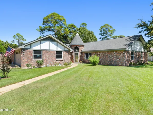 208 Glen Eagles Dr, Ocean Springs, MS 39564