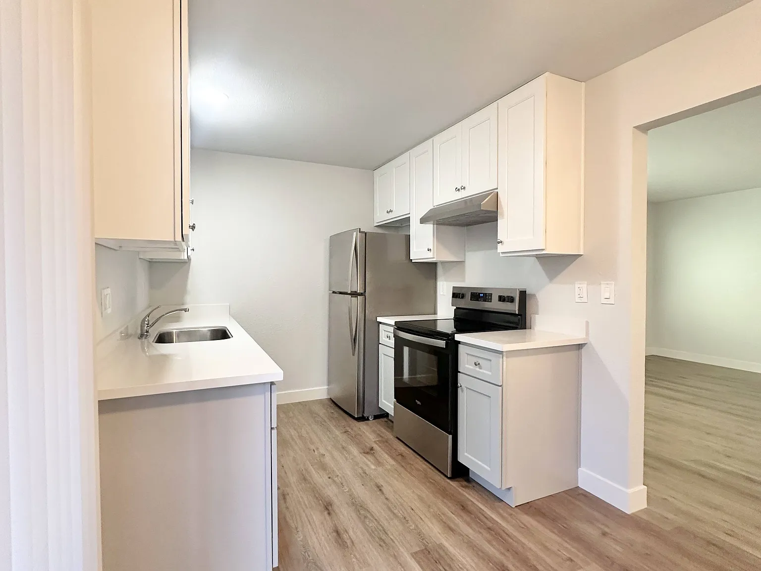 303 Pine Ave — Photo 4