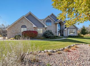 13555 W Foxwood Ct, New Berlin, WI 53151