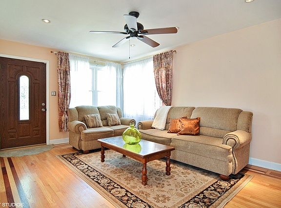3rd image of 6075 N Kedzie Ave
