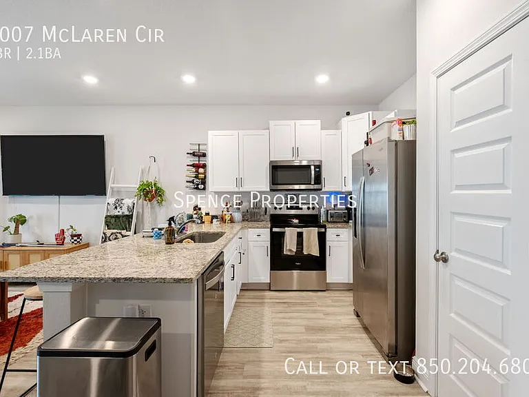 1007 McLaren Cir — Photo 5