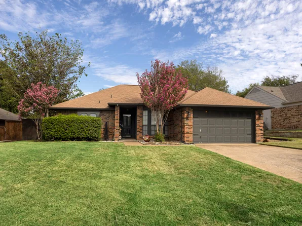 6709 Inwood Dr, North Richland Hills, TX 76182