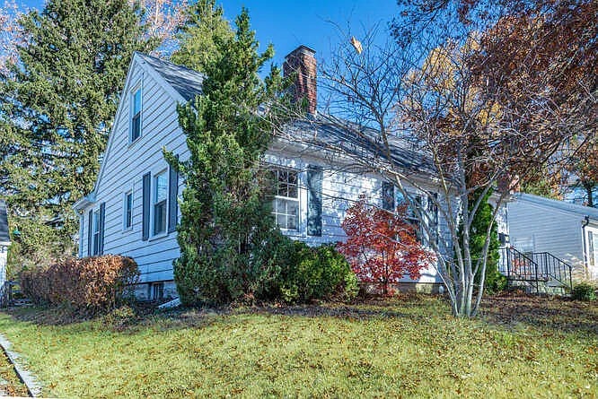 1909 E Maxwell Ln photo 1