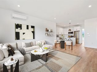 1 Carnation Ave #207, Floral Park, NY 11001