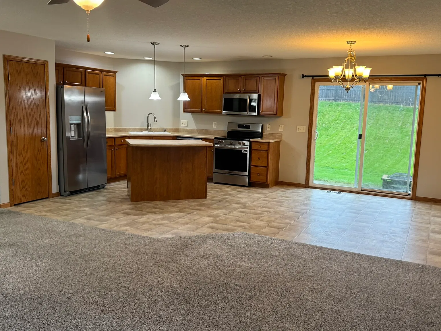 4 bed, 1449 sqft, $2,300 — Photo 2
