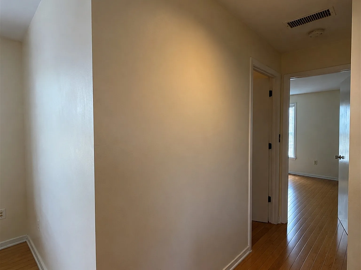 2 bed, 880 sqft, $3,600 — Photo 3