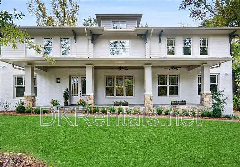 2272 Abby Ln NE — Photo 1