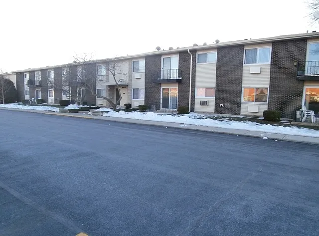8860 N Western Ave #2F — Photo 1