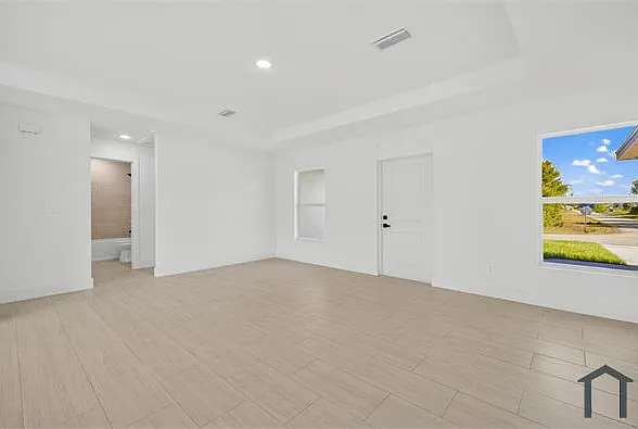 3 bed, 1222 sqft, $2,400 — Photo 4
